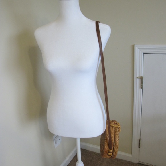 Round Rattan Bohemian boho vacation Straw Handwoven Fashion Women's Purse EUC - Picture 4 of 7